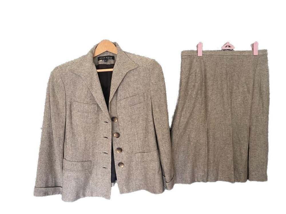 Anne Klein New York 2-Piece Skirt Suit Size 6 Tan Textured Blazer & Pleated Skir